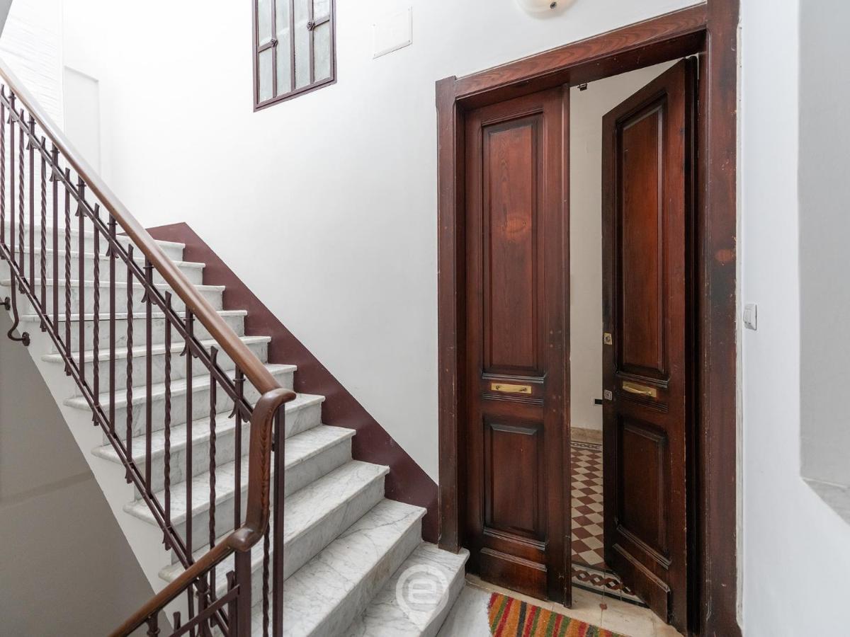 Mirabel Apartment - Wonderful Flat In City Center Cagliari Bagian luar foto