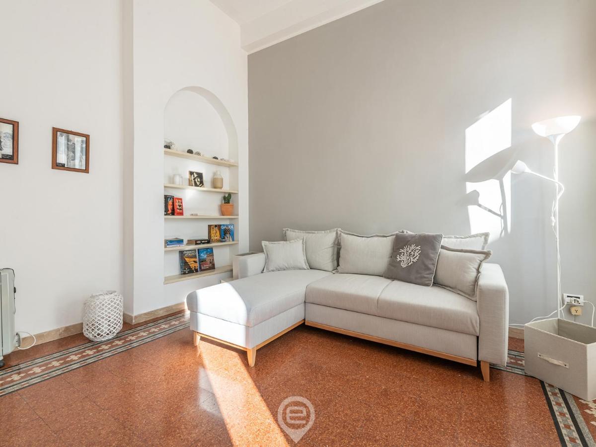 Mirabel Apartment - Wonderful Flat In City Center Cagliari Bagian luar foto