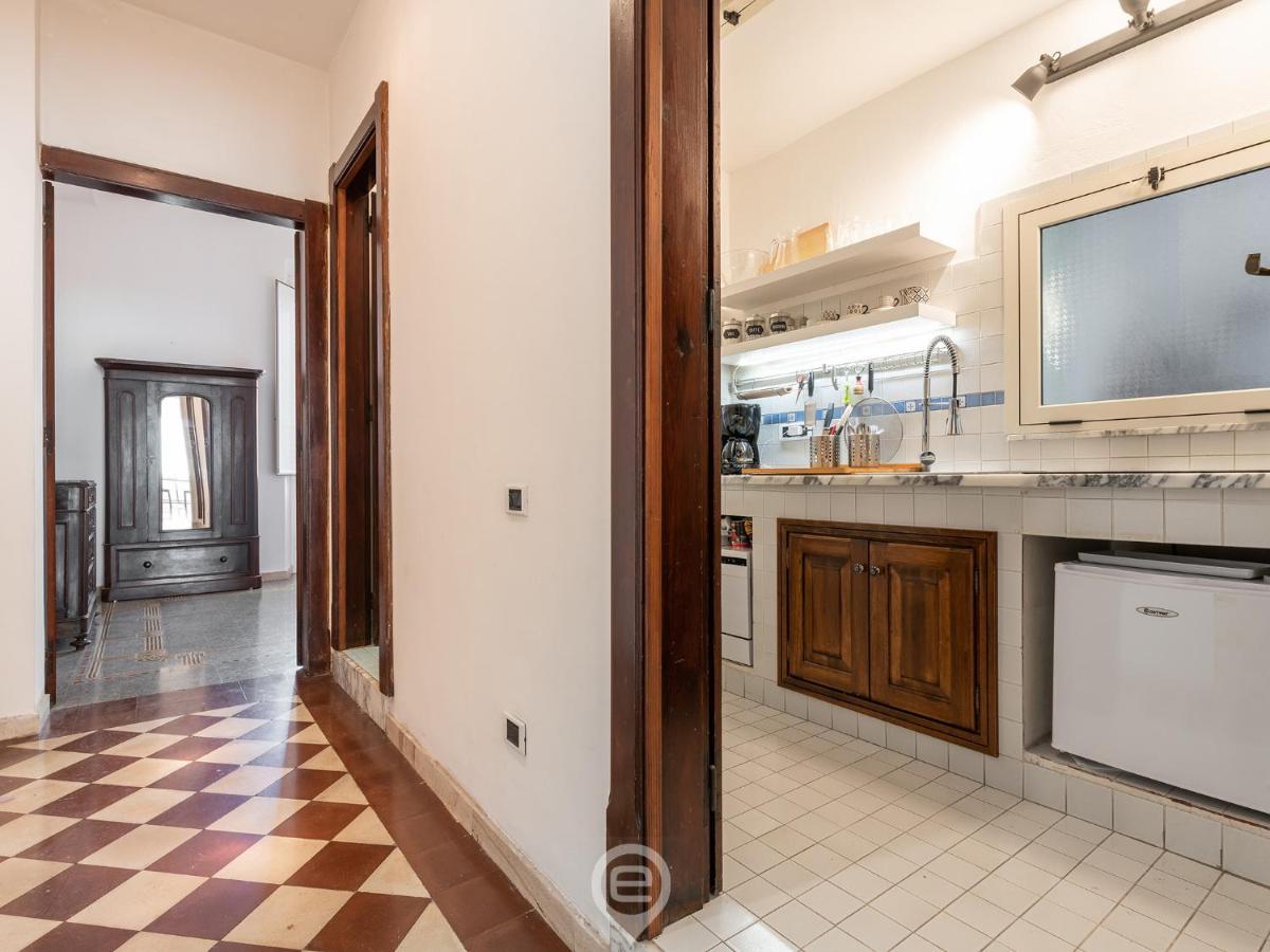 Mirabel Apartment - Wonderful Flat In City Center Cagliari Bagian luar foto