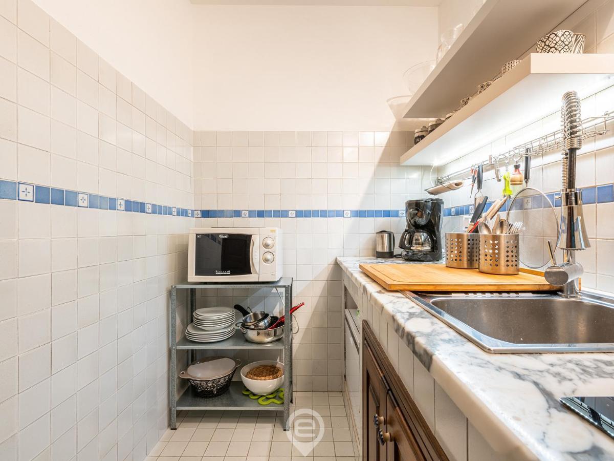 Mirabel Apartment - Wonderful Flat In City Center Cagliari Bagian luar foto