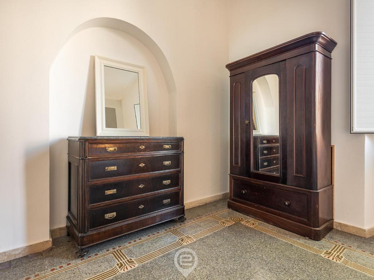 Mirabel Apartment - Wonderful Flat In City Center Cagliari Bagian luar foto