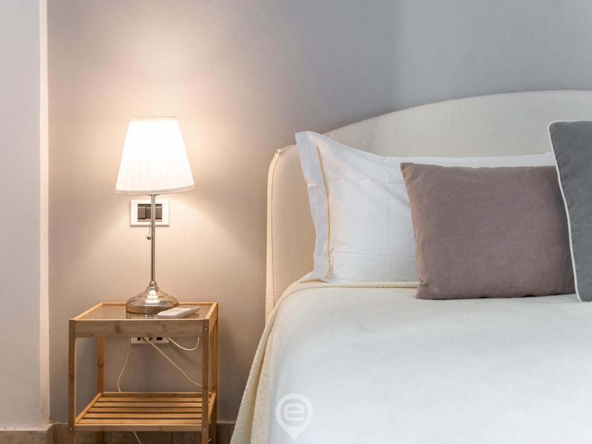 Mirabel Apartment - Wonderful Flat In City Center Cagliari Bagian luar foto