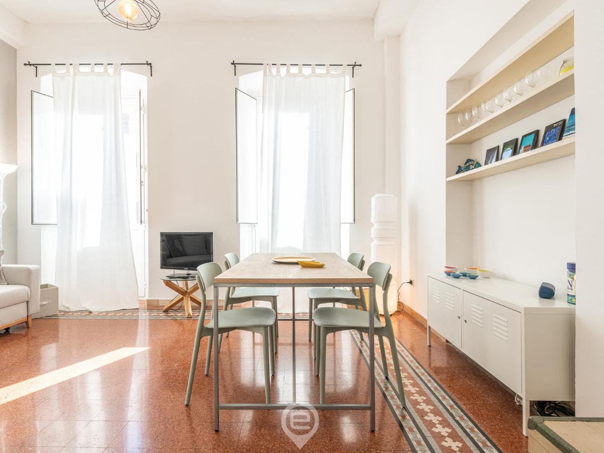 Mirabel Apartment - Wonderful Flat In City Center Cagliari Bagian luar foto