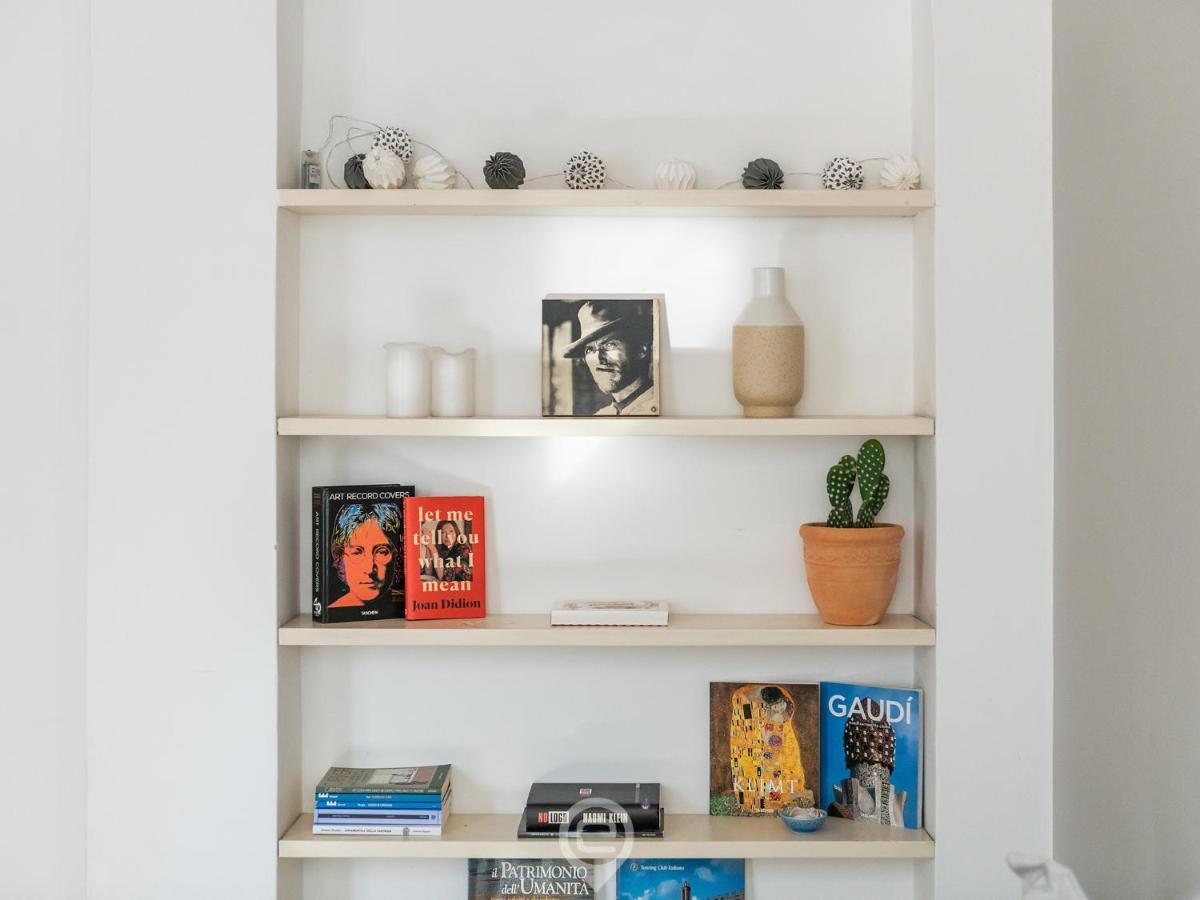 Mirabel Apartment - Wonderful Flat In City Center Cagliari Bagian luar foto